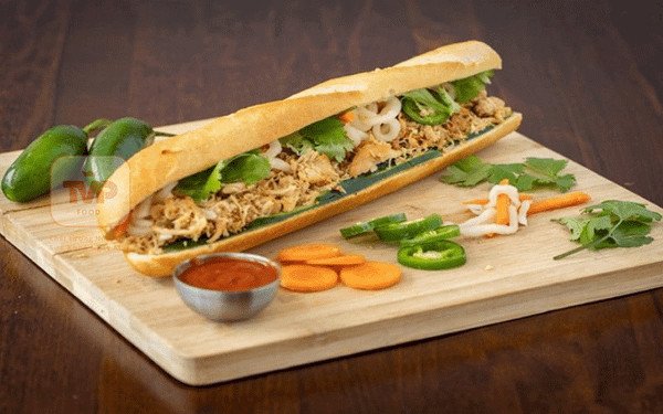 Thịt gà xé, nhân bánh mì que mềm ngọt, dinh dưỡng