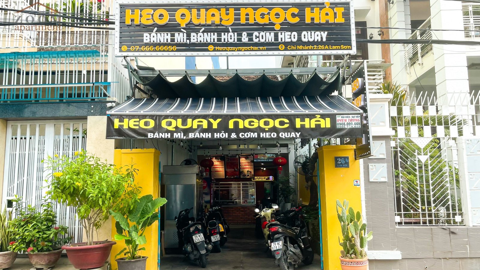 Thịt heo quay với lớp da giòn rụm và thớ thịt mềm mọng