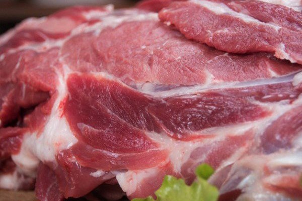 Thịt nạc dăm tươi ngon, nguyên liệu làm bánh mì xá xíu là gì.