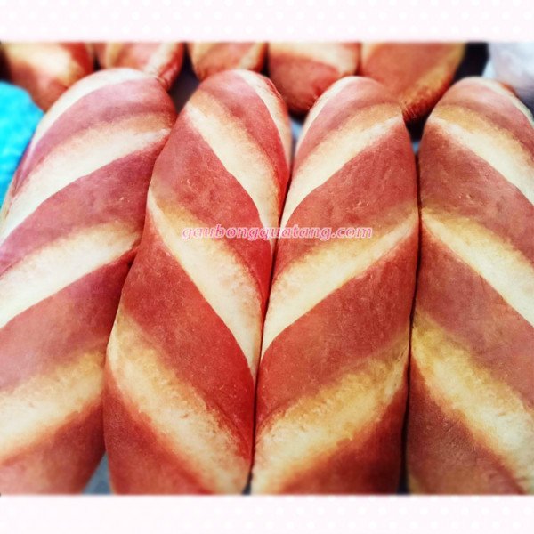 Thú nhồi bông hình bánh mì chân thực, mang lại cảm giác ấm áp