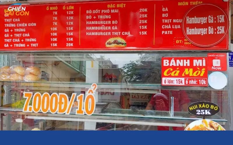 Thực đơn đa dạng của bánh mì gà An An bao gồm bánh mì bò sốt phô mai hấp dẫn