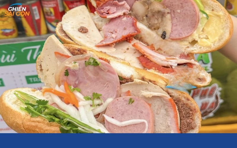 Thưởng thức bánh mì Bùi Thị Xuân thơm ngon đậm đà