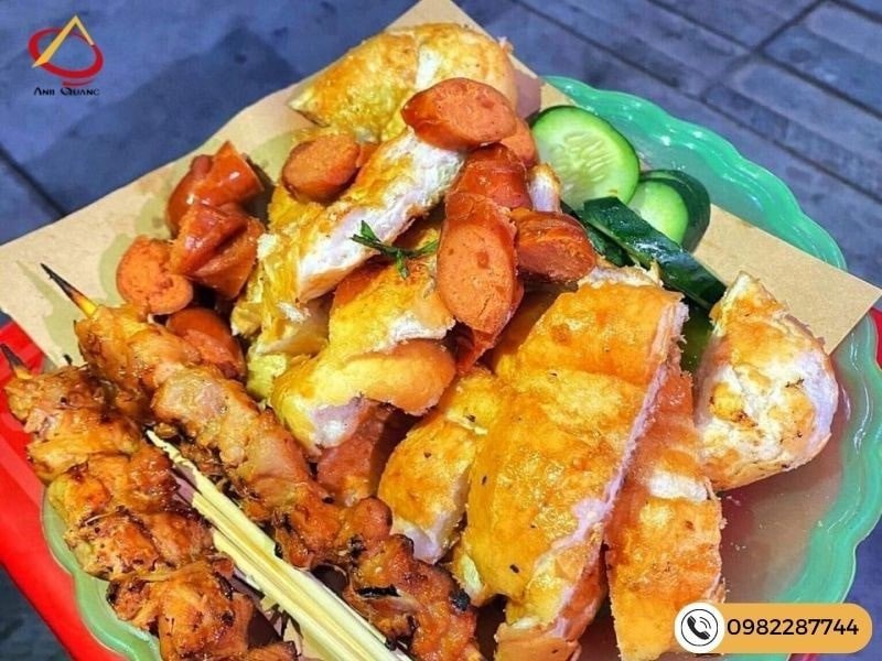 Thưởng thức bánh mì nướng mật ong giòn tan cùng đồ uống yêu thích