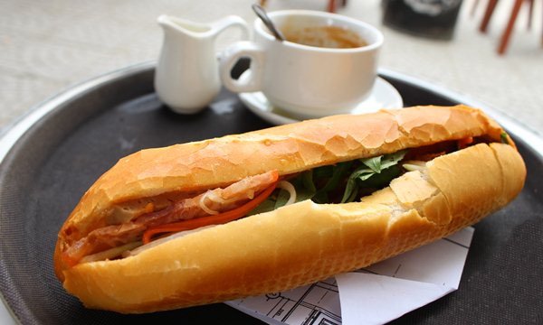 Thưởng thức bánh mì pate ngon miệng cho bữa sáng tiện lợi