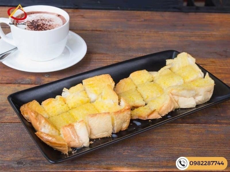 Thưởng thức bánh mì sấy bơ đường ngon nhất