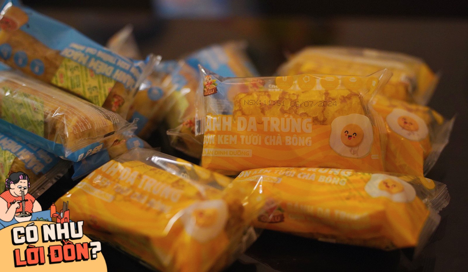 Thưởng thức bánh trứng cuộn chà bông Hằng Du Mục ngon lành