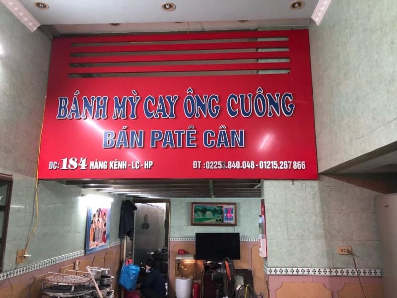Tiệm bánh mì cay Ông Cuông lâu đời ở Hải Phòng