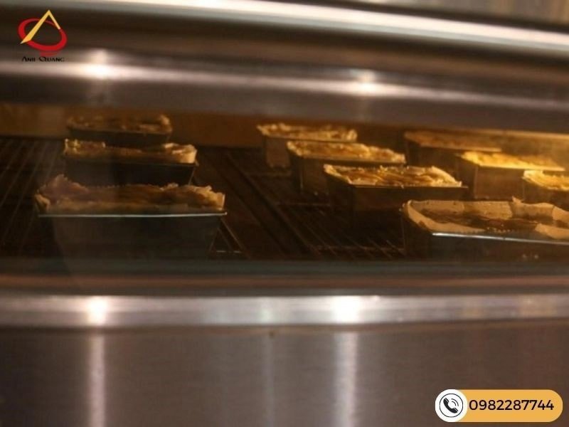 Tiến hành nướng bánh mì chuối nướng trong lò