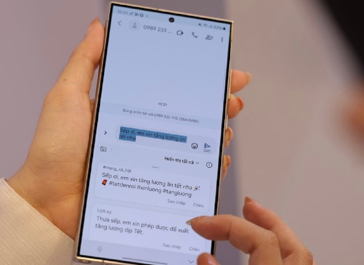 Tính năng trợ lý chat thông minh của điện thoại AI hỗ trợ điều chỉnh văn phong và dịch tức thì, giống như một phiên bản bánh mì chuyển ngữ cho văn bản
