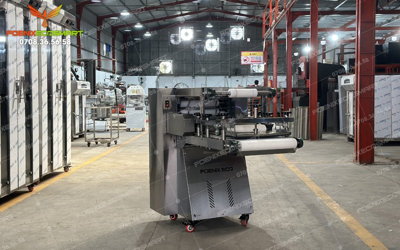 Toàn cảnh máy se bột bánh mì FOENIX ECO với thiết kế chắc chắn