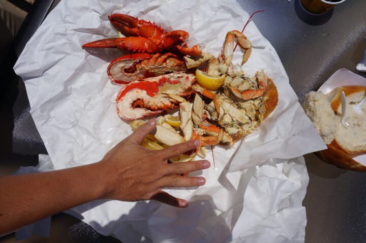 Tôm hùm và cua biển tươi sống, biểu tượng của ẩm thực vùng biển New England