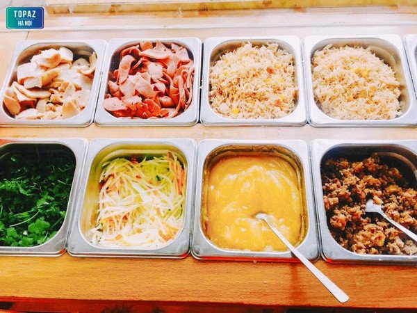 Topping tại Bánh mì Vợ Ong Vàng luôn được làm mới mỗi ngày, đảm bảo chất lượng và hương vị