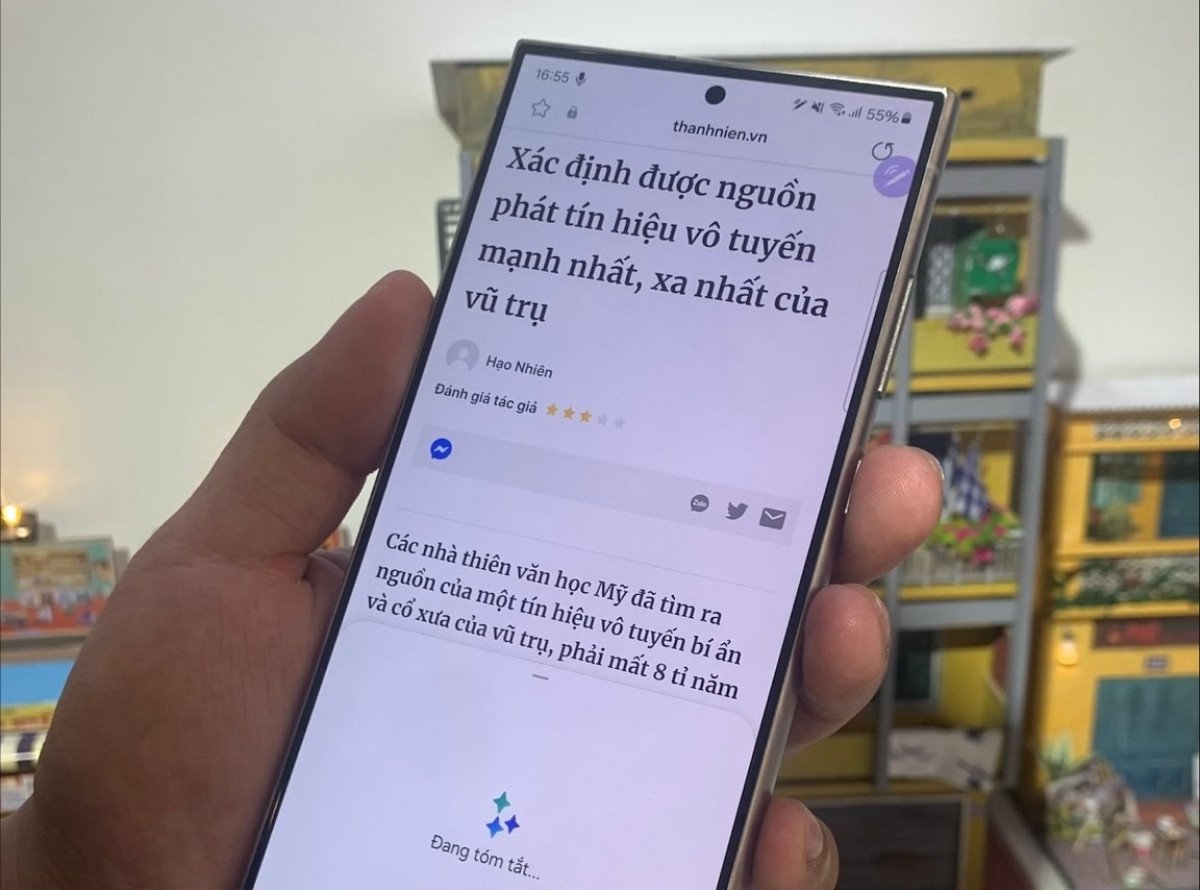 Trình duyệt thông minh của Galaxy S24 tóm tắt và dịch nội dung website, giúp người dùng dễ dàng tiếp cận thông tin ẩm thực quốc tế mà không cần bánh mì chuyển ngữ