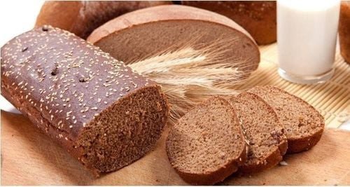 Trong bánh mì đen nguyên cám có chứa một số chất giúp hỗ trợ kiểm soát tốt được lượng đường huyết