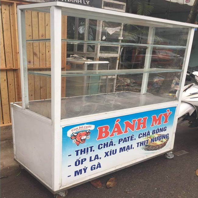 Tủ bánh mì nhôm kính nhỏ kém thẩm mỹ