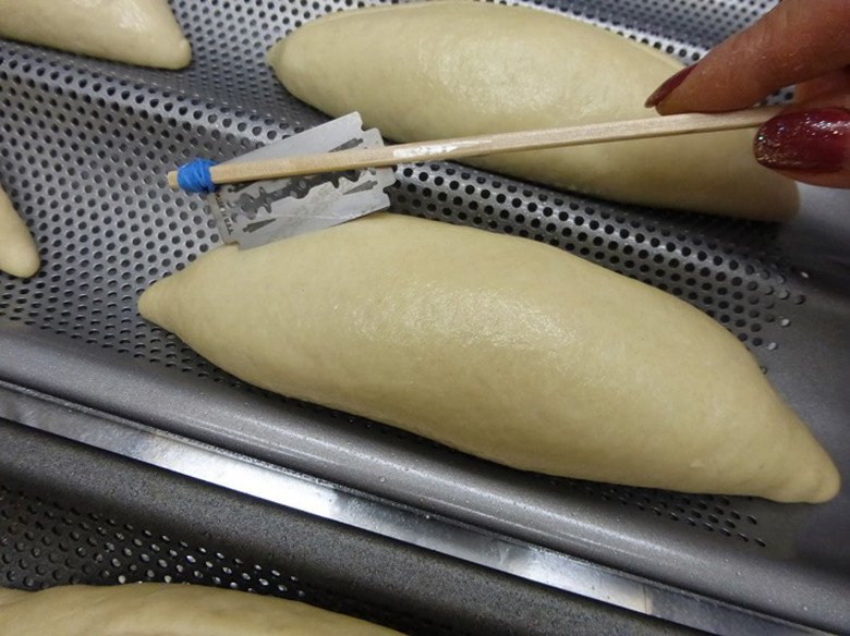 Ủ bột lần một và tạo hình bánh mì chuẩn bị nướng