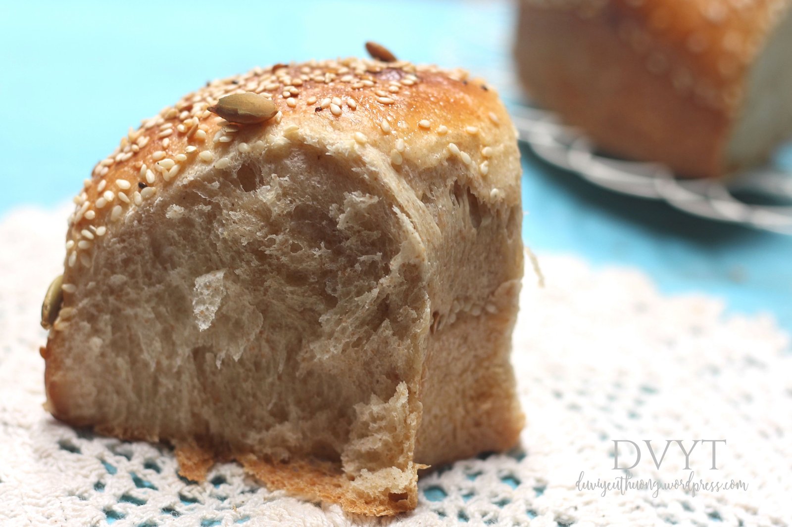 Khám Phá Bí Quyết Tự Làm Ổ Bánh Mì Sandwich Nguyên Cám Sourdough Thơm Ngon Tuyệt Hảo