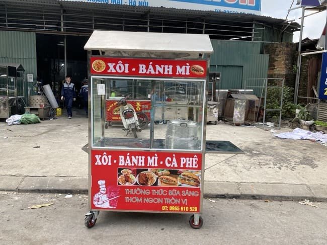 Xe bán bánh mì và xôi mái chùa