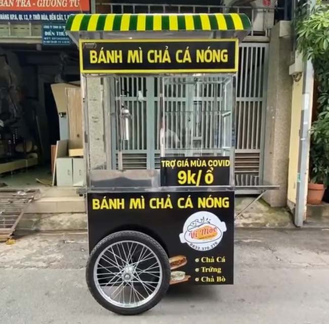 Xe bánh mì hiện đại với mái vòm cách điệu, tạo cảm giác mềm mại và sang trọng