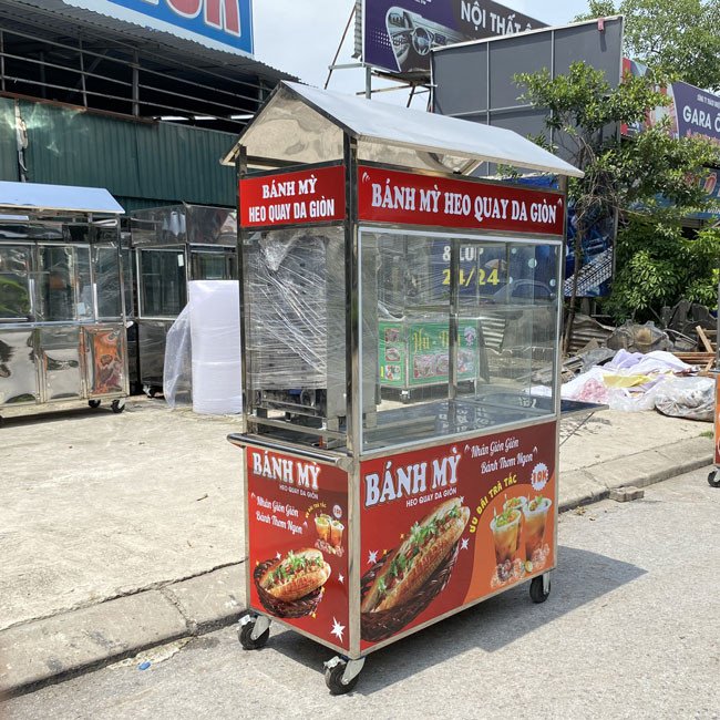 Xe bánh mì thịt với mái chùa, mang nét đẹp truyền thống và thanh thoát.