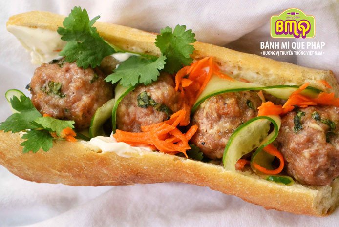 Xíu mại sốt cà chua thơm ngon ăn cùng bánh mì