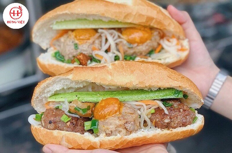 Xíu mại thơm ngon không chỉ dùng với bánh mì chảo mà còn có thể làm nhân bánh mì xíu mại kẹp tiện lợi.