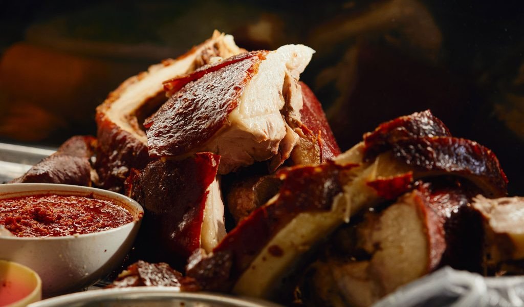 Xíu mại và pate nhà làm, những nguyên liệu cốt lõi của bánh mì cô Thông