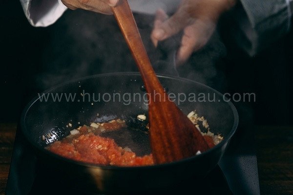 Xốt cà chua đậm đà cho món bánh mì ốp la