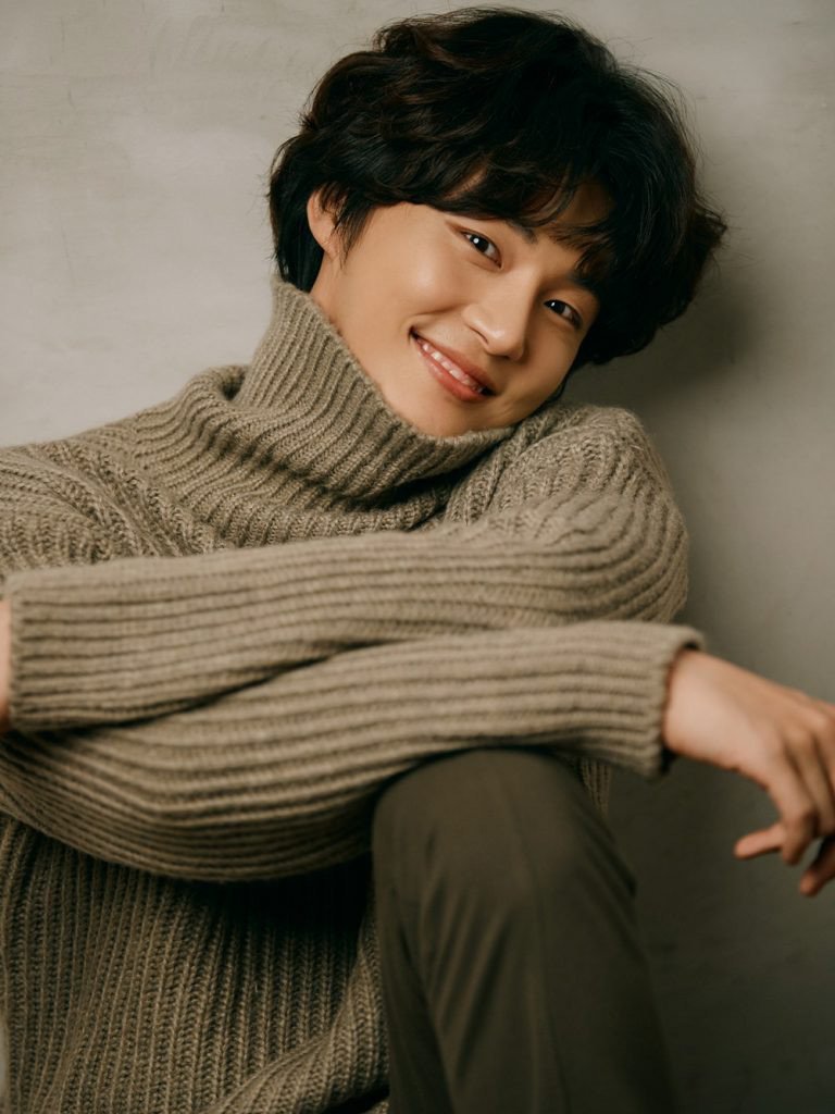 Yoon Shi Yoon, ngôi sao Vua Bánh Mì, với vẻ ngoài điển trai, phong độ sau một thập kỷ kể từ bộ phim.