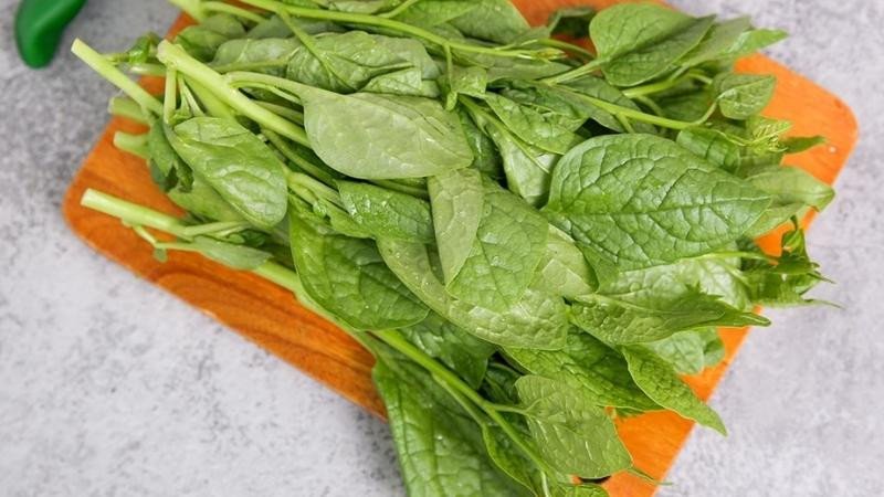 100g mồng tơi có 14 calo, một thành phần chính của canh