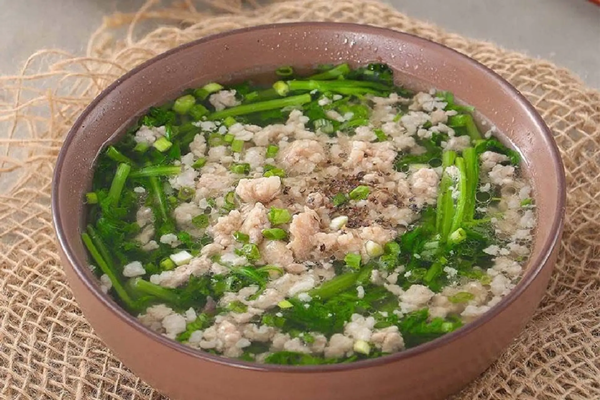 Chuẩn Bị Hoàn Hảo Cho Món Canh Cải Cúc Thanh Mát