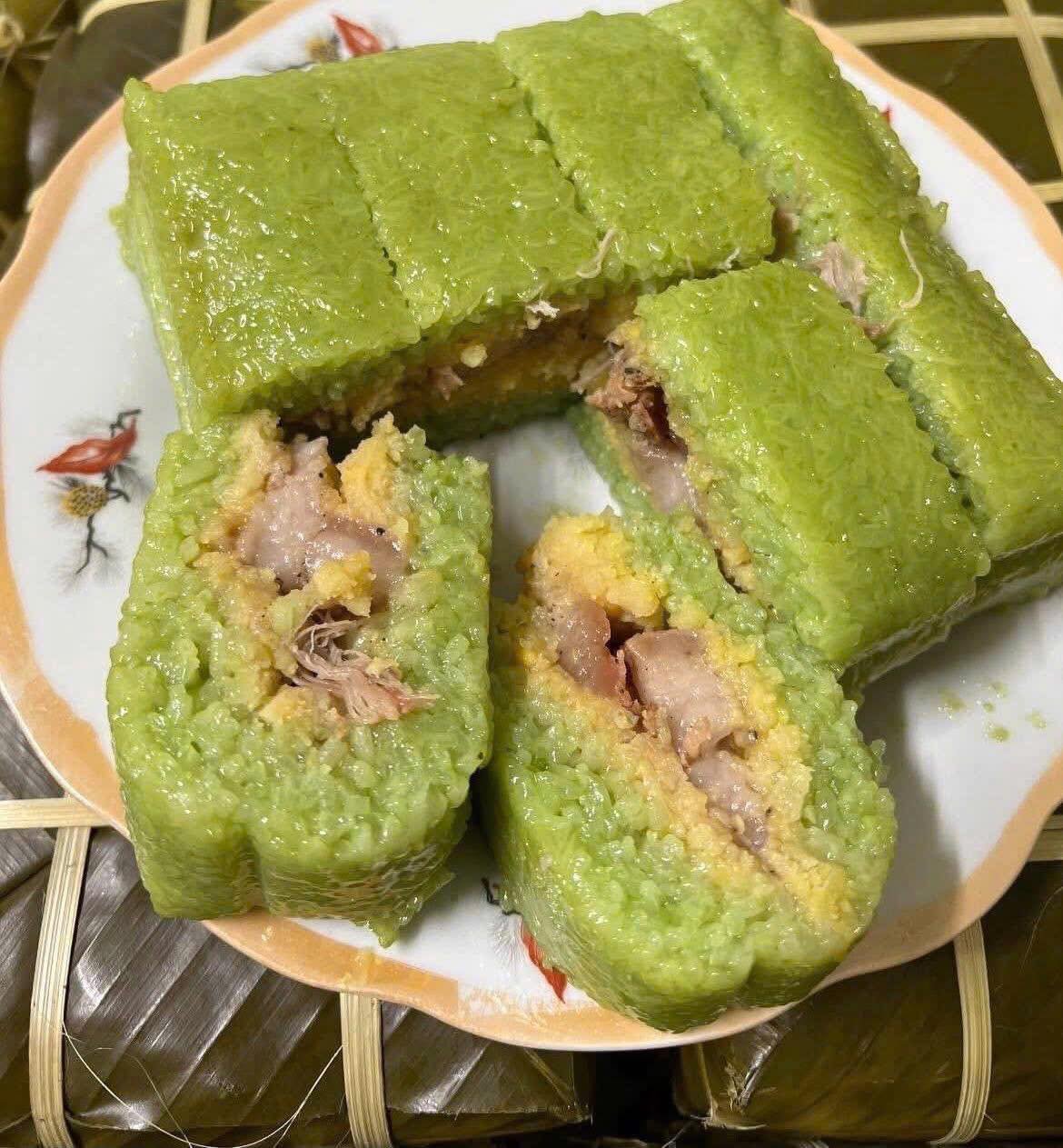 Cách làm bánh chưng xanh bằng lá riềng lên màu đẹp tự nhiên