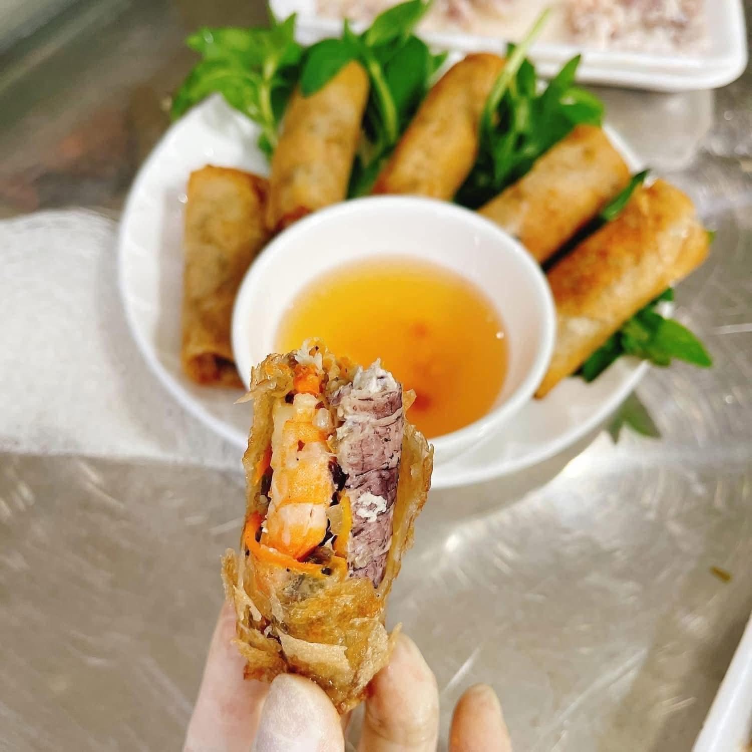 Cách làm nem hải sản tôm thịt thơm ngon giòn rụm tại nhà