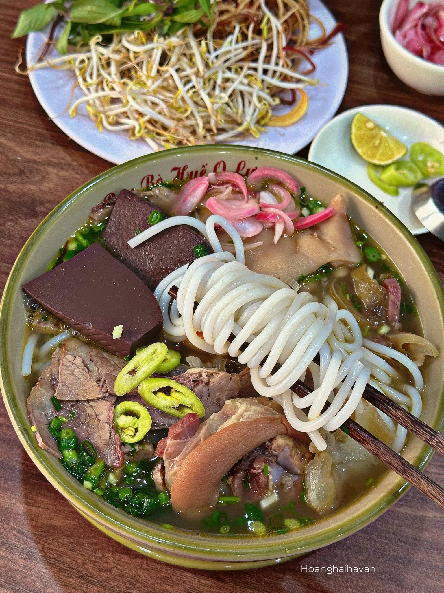 Hướng dẫn cách làm sa tế nấu bún bò Huế đơn giản tại nhà 1 Cách làm sa tế nấu bún bò Huế thơm ngon chuẩn vị tại nhà