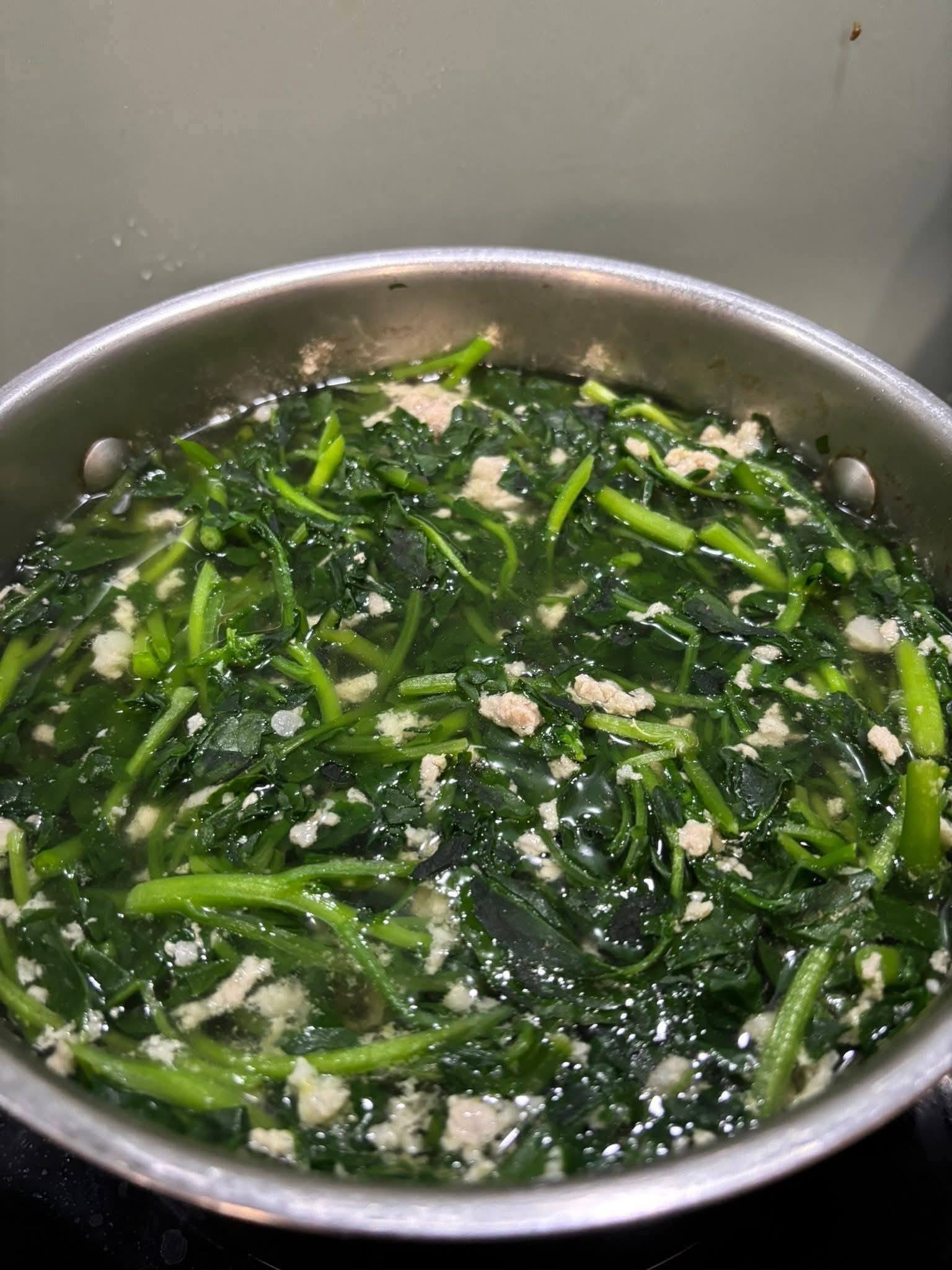 Cách nấu canh rau cải xoong cà chua thanh mát cho ngày nóng