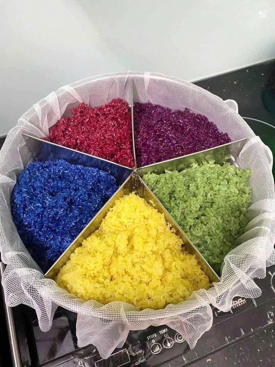 Mẹo giúp bạn nấu xôi dành dành ngon dẻo thơm lên màu đẹp 2 Cách nấu xôi dành dành ngon với màu vàng tự nhiên bắt mắt
