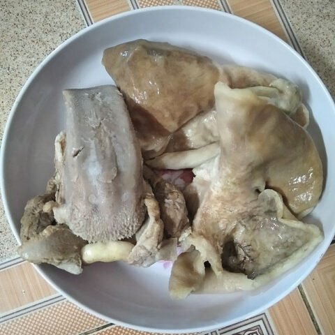 alt sơ chế bao tử heo sạch sẽ trước khi chế biến