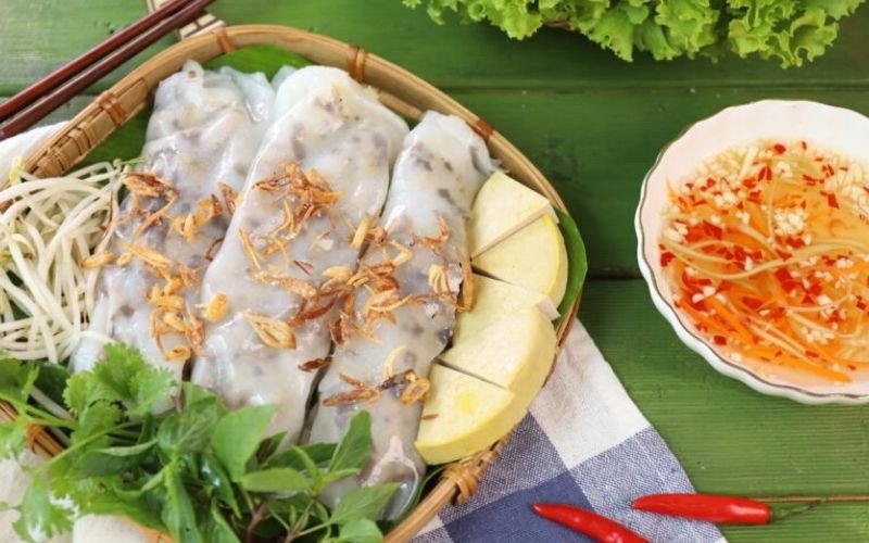 Ăn bánh cuốn chay kết hợp rau xanh giúp giảm cân hiệu quả