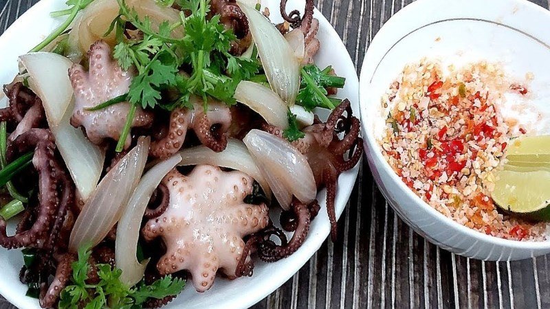 Bạch tuộc xào hành tây thơm ngon, hấp dẫn