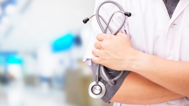 Bạn nên tham khảo ý kiến của bác sĩ trước khi dùng cỏ mần trầu