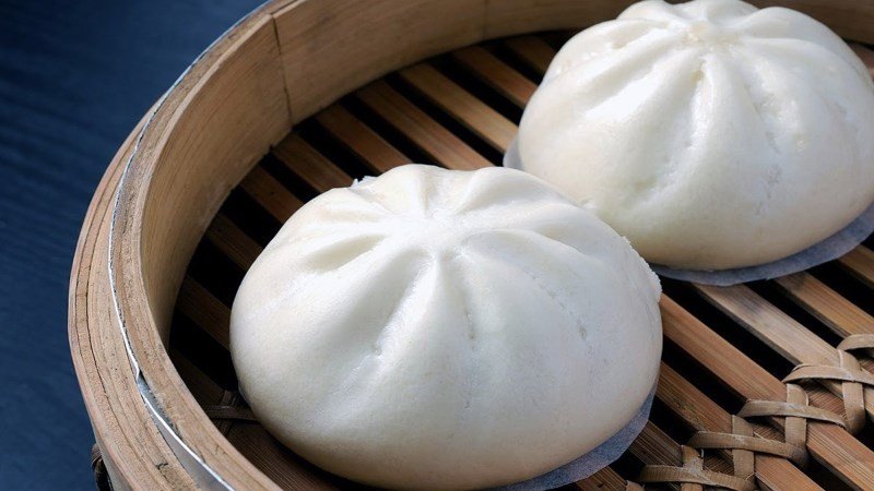 Bánh bao nhân đậu xanh và cơm dừa béo ngậy