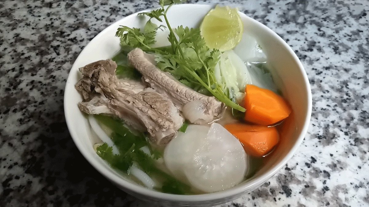 Bánh canh xương heo ngon ngọt, hấp dẫn