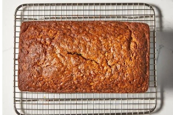 Bánh chuối nướng bánh mì sandwich vàng ruộm, thơm lừng sau khi nướng.