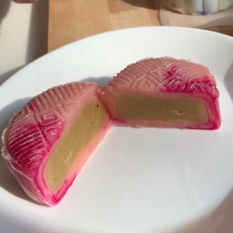 Bánh dẻo nhân hạt sen trắng ngần, tinh tế, chuẩn vị