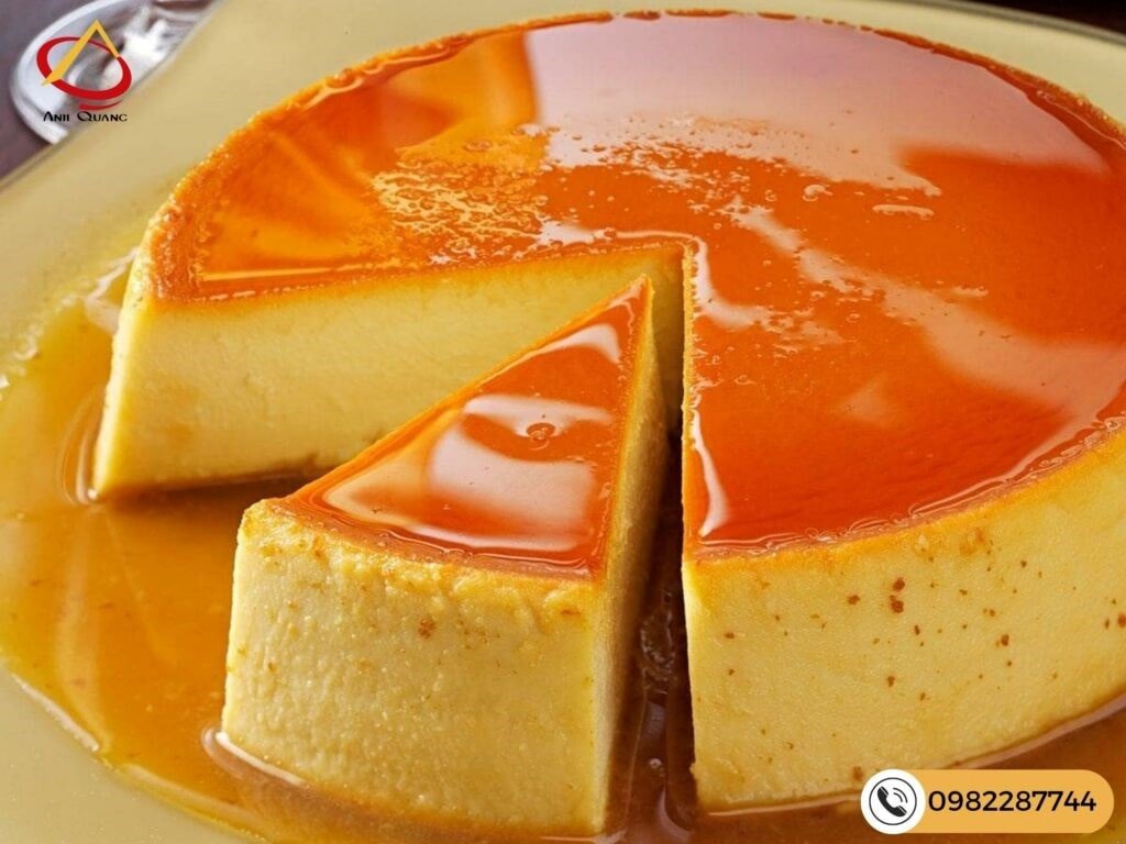 Bánh flan nướng với lớp caramel óng ả, cho thấy thành phẩm hoàn hảo sau khi áp dụng các mẹo nướng bánh.