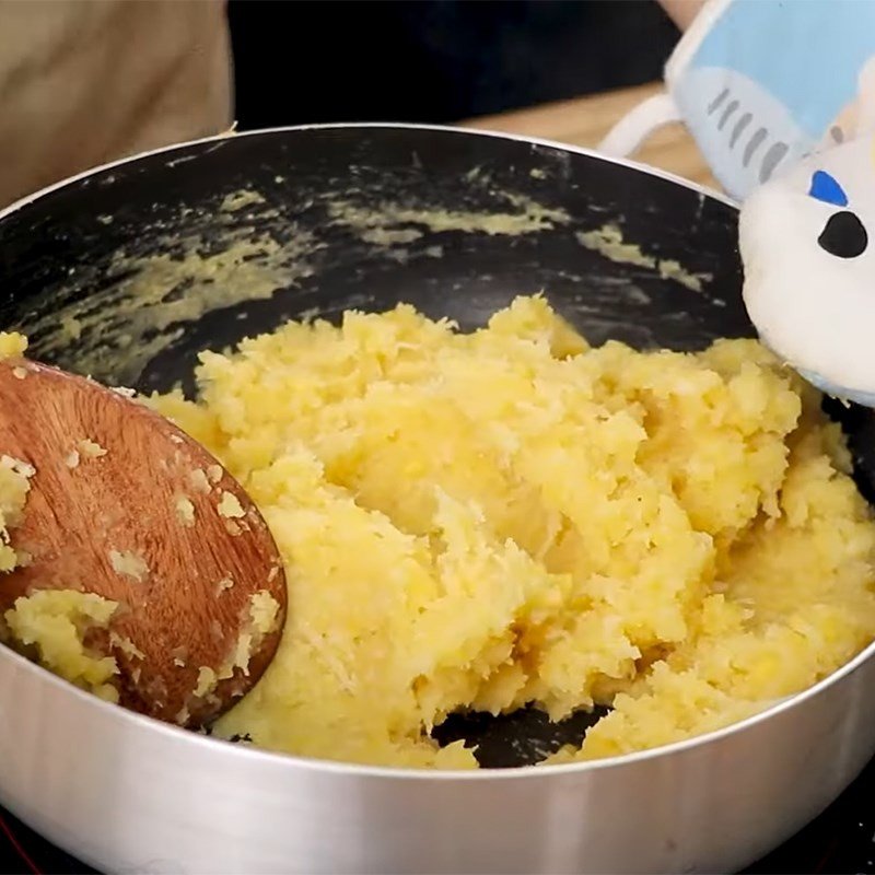 Bánh ít lá gai nhân đậu xanh bùi ngậy