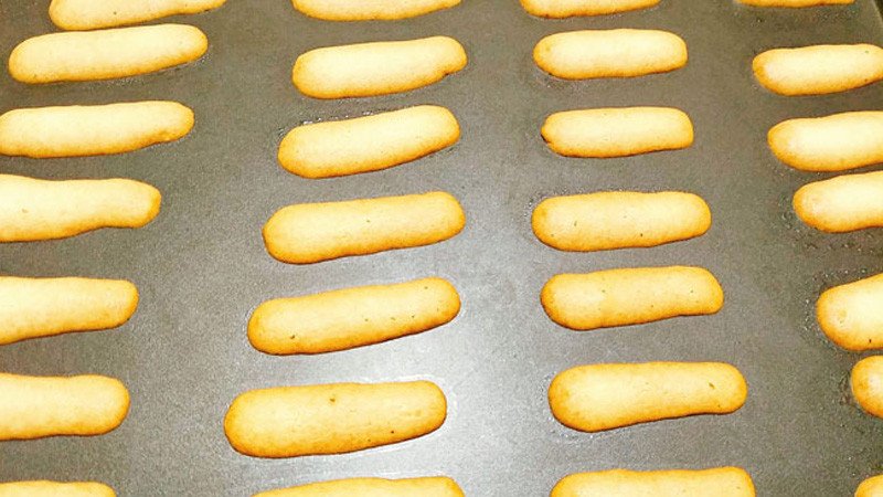 Bánh lưỡi mèo đã nướng xong, sẵn sàng để thưởng thức