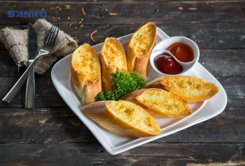 Bánh mì nướng bơ tỏi trong nồi chiên không dầu