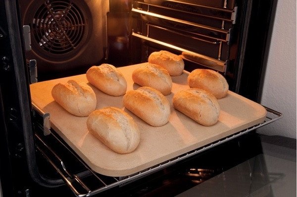 Bánh mì vàng giòn sau khi nướng hoàn tất