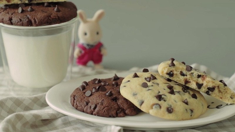 Bánh quy socola chip hấp dẫn làm bằng nồi chiên không dầu